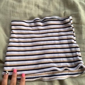 It is a super stretchy Hollister tube top in a size M